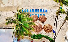 Pelicano Inn Playa Del Carmen - Beachfront Hotel  3* México